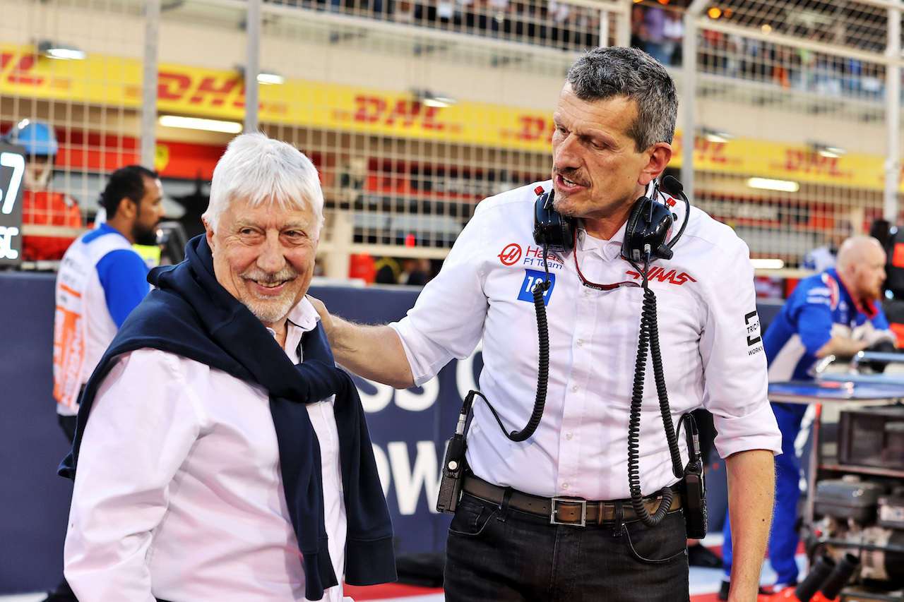 GP BAHRAIN, (L to R): Herbie Blash (GBR) FIA Permanent Senior Advisor to the FIA Gara Directors with Guenther Steiner (ITA) Haas F1 Team Prinicipal on the grid.
20.03.2022. Formula 1 World Championship, Rd 1, Bahrain Grand Prix, Sakhir, Bahrain, Gara Day.
- www.xpbimages.com, EMail: requests@xpbimages.com © Copyright: Moy / XPB Images