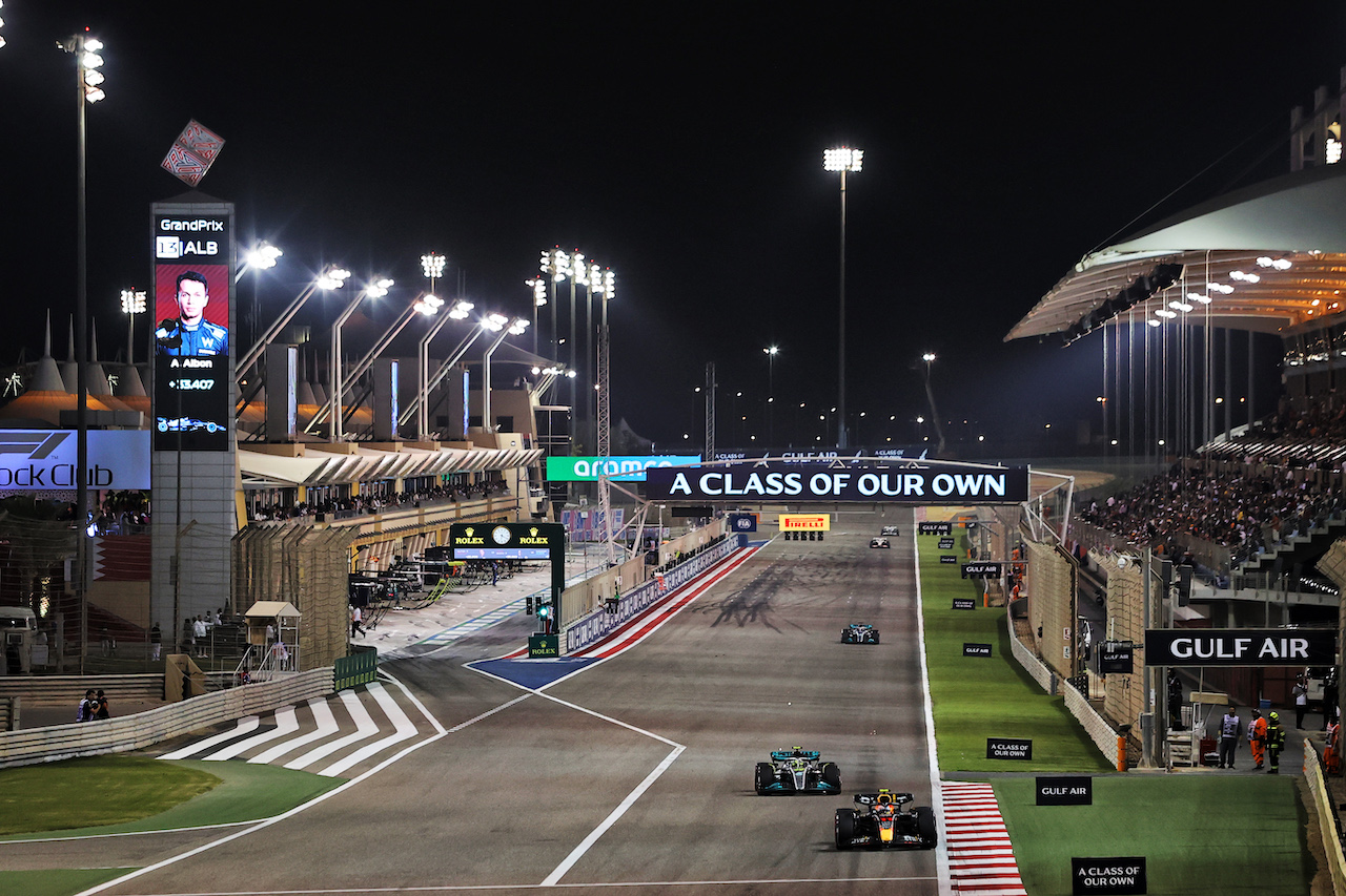 GP BAHRAIN, Sergio Perez (MEX) Red Bull Racing RB18.
20.03.2022. Formula 1 World Championship, Rd 1, Bahrain Grand Prix, Sakhir, Bahrain, Gara Day.
- www.xpbimages.com, EMail: requests@xpbimages.com © Copyright: Moy / XPB Images