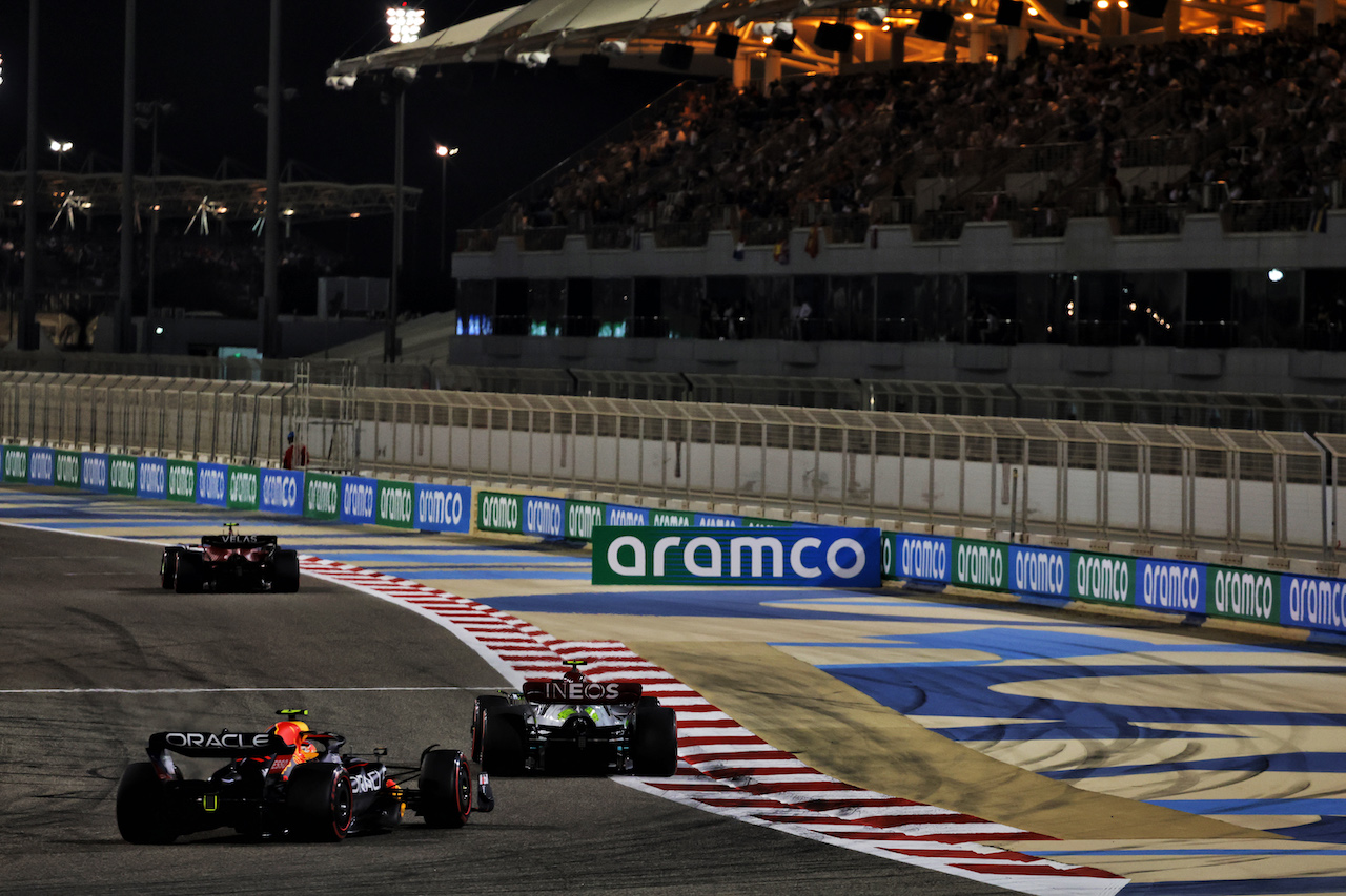 GP BAHRAIN, Sergio Perez (MEX) Red Bull Racing RB18.
20.03.2022. Formula 1 World Championship, Rd 1, Bahrain Grand Prix, Sakhir, Bahrain, Gara Day.
- www.xpbimages.com, EMail: requests@xpbimages.com © Copyright: Bearne / XPB Images