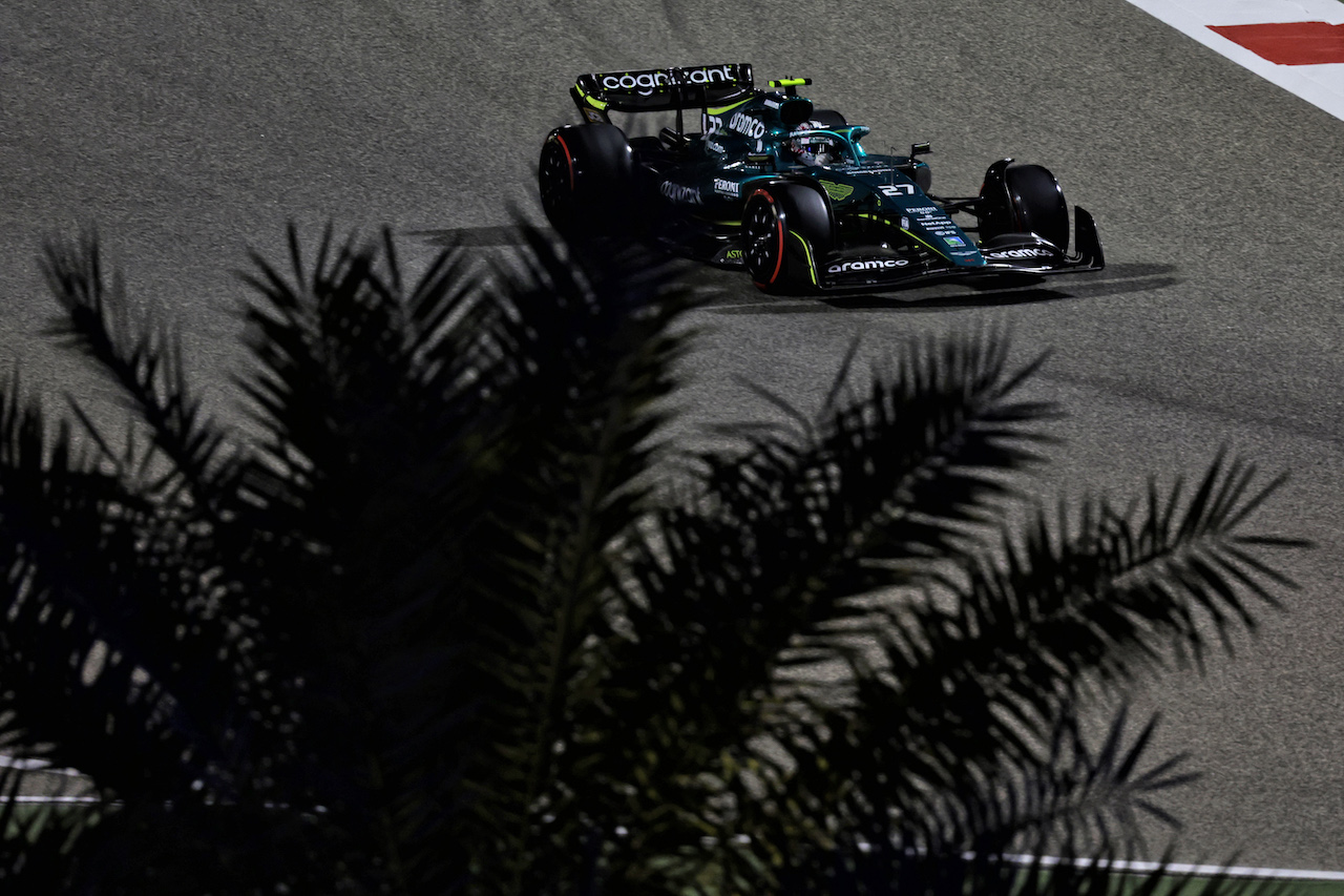 GP BAHRAIN, Nico Hulkenberg (GER) Aston Martin F1 Team Reserve Driver AMR22.
20.03.2022. Formula 1 World Championship, Rd 1, Bahrain Grand Prix, Sakhir, Bahrain, Gara Day.
- www.xpbimages.com, EMail: requests@xpbimages.com © Copyright: Bearne / XPB Images