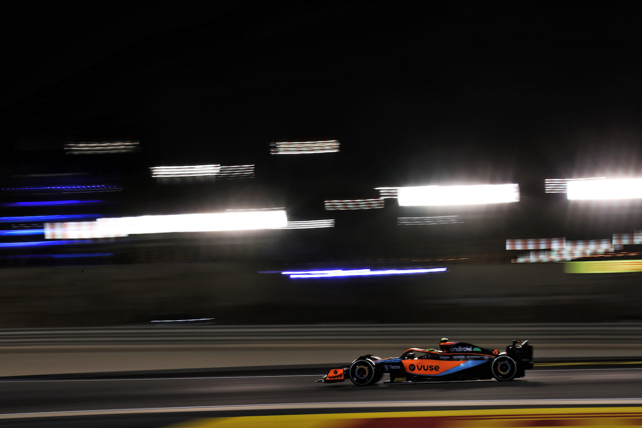 GP BAHRAIN, Lando Norris (GBR) McLaren MCL36.
20.03.2022. Formula 1 World Championship, Rd 1, Bahrain Grand Prix, Sakhir, Bahrain, Gara Day.
 - www.xpbimages.com, EMail: requests@xpbimages.com © Copyright: Coates / XPB Images