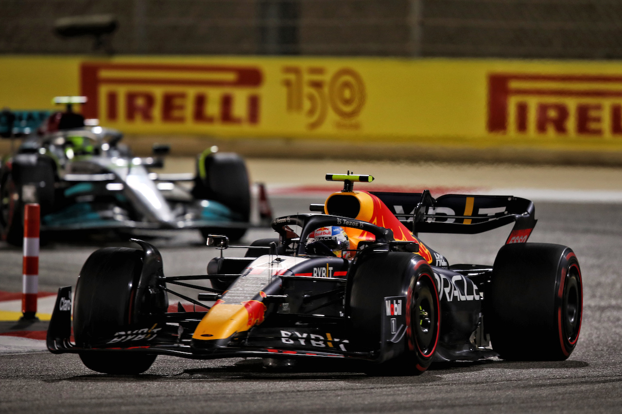 GP BAHRAIN, Sergio Perez (MEX) Red Bull Racing RB18.
20.03.2022. Formula 1 World Championship, Rd 1, Bahrain Grand Prix, Sakhir, Bahrain, Gara Day.
 - www.xpbimages.com, EMail: requests@xpbimages.com © Copyright: Coates / XPB Images