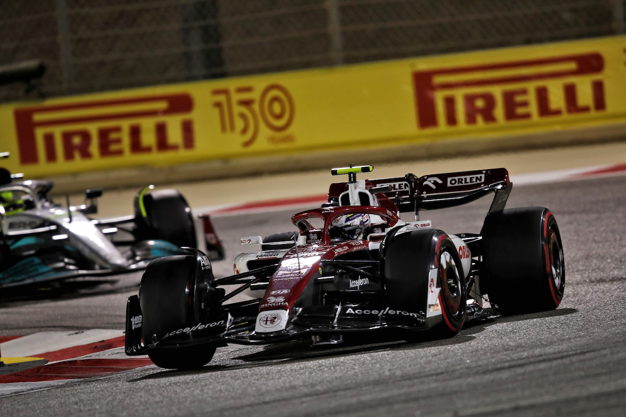 GP BAHRAIN, Guanyu Zhou (CHN) Alfa Romeo F1 Team C42.
20.03.2022. Formula 1 World Championship, Rd 1, Bahrain Grand Prix, Sakhir, Bahrain, Gara Day.
 - www.xpbimages.com, EMail: requests@xpbimages.com © Copyright: Coates / XPB Images