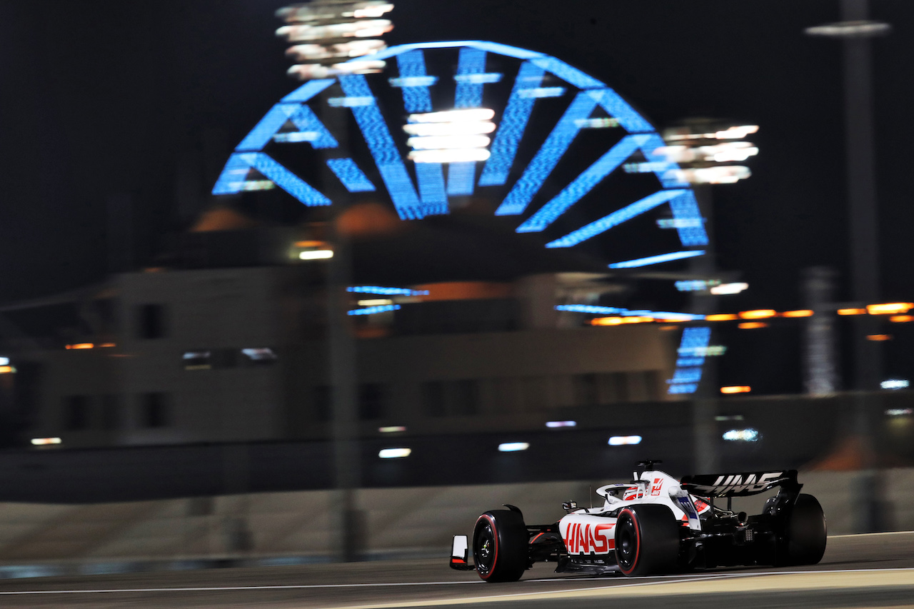 GP BAHRAIN, Kevin Magnussen (DEN) Haas VF-22.
20.03.2022. Formula 1 World Championship, Rd 1, Bahrain Grand Prix, Sakhir, Bahrain, Gara Day.
 - www.xpbimages.com, EMail: requests@xpbimages.com © Copyright: Coates / XPB Images