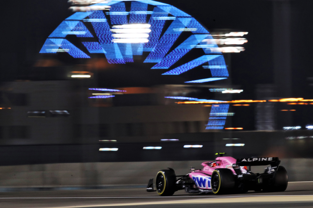 GP BAHRAIN, Esteban Ocon (FRA) Alpine F1 Team A522.
20.03.2022. Formula 1 World Championship, Rd 1, Bahrain Grand Prix, Sakhir, Bahrain, Gara Day.
 - www.xpbimages.com, EMail: requests@xpbimages.com © Copyright: Coates / XPB Images