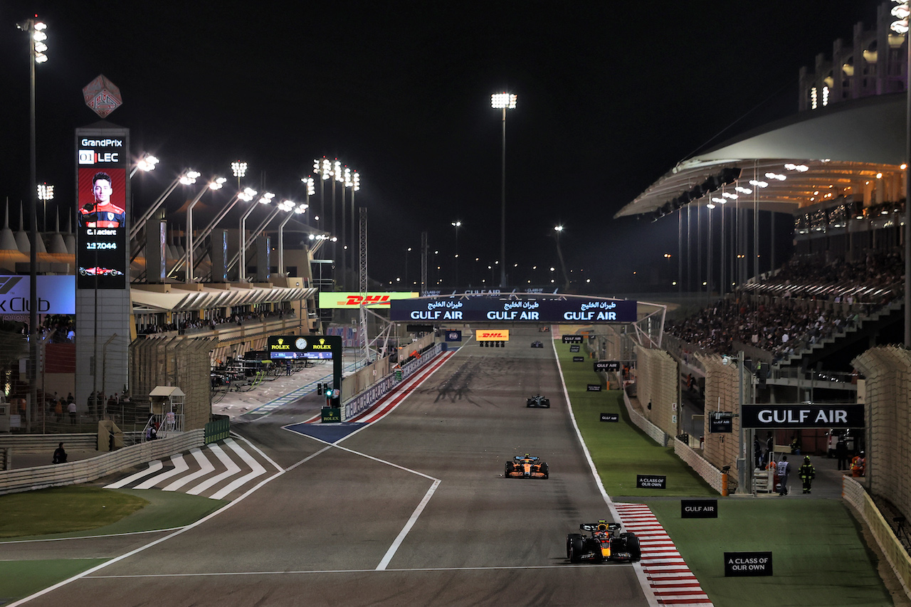 GP BAHRAIN, Sergio Perez (MEX) Red Bull Racing RB18.
20.03.2022. Formula 1 World Championship, Rd 1, Bahrain Grand Prix, Sakhir, Bahrain, Gara Day.
- www.xpbimages.com, EMail: requests@xpbimages.com © Copyright: Moy / XPB Images