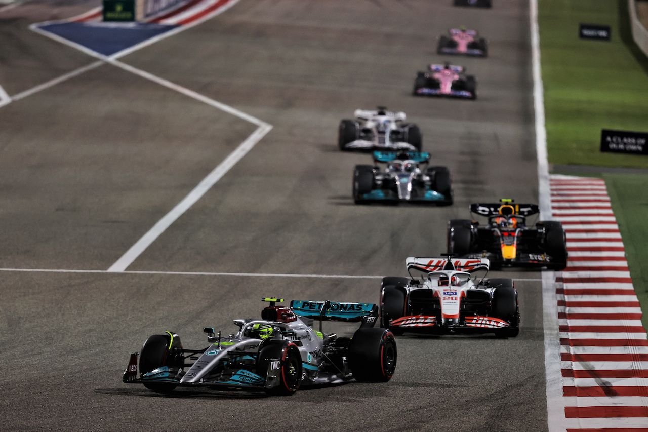 GP BAHRAIN, Lewis Hamilton (GBR) Mercedes AMG F1 W13.
20.03.2022. Formula 1 World Championship, Rd 1, Bahrain Grand Prix, Sakhir, Bahrain, Gara Day.
- www.xpbimages.com, EMail: requests@xpbimages.com © Copyright: Moy / XPB Images