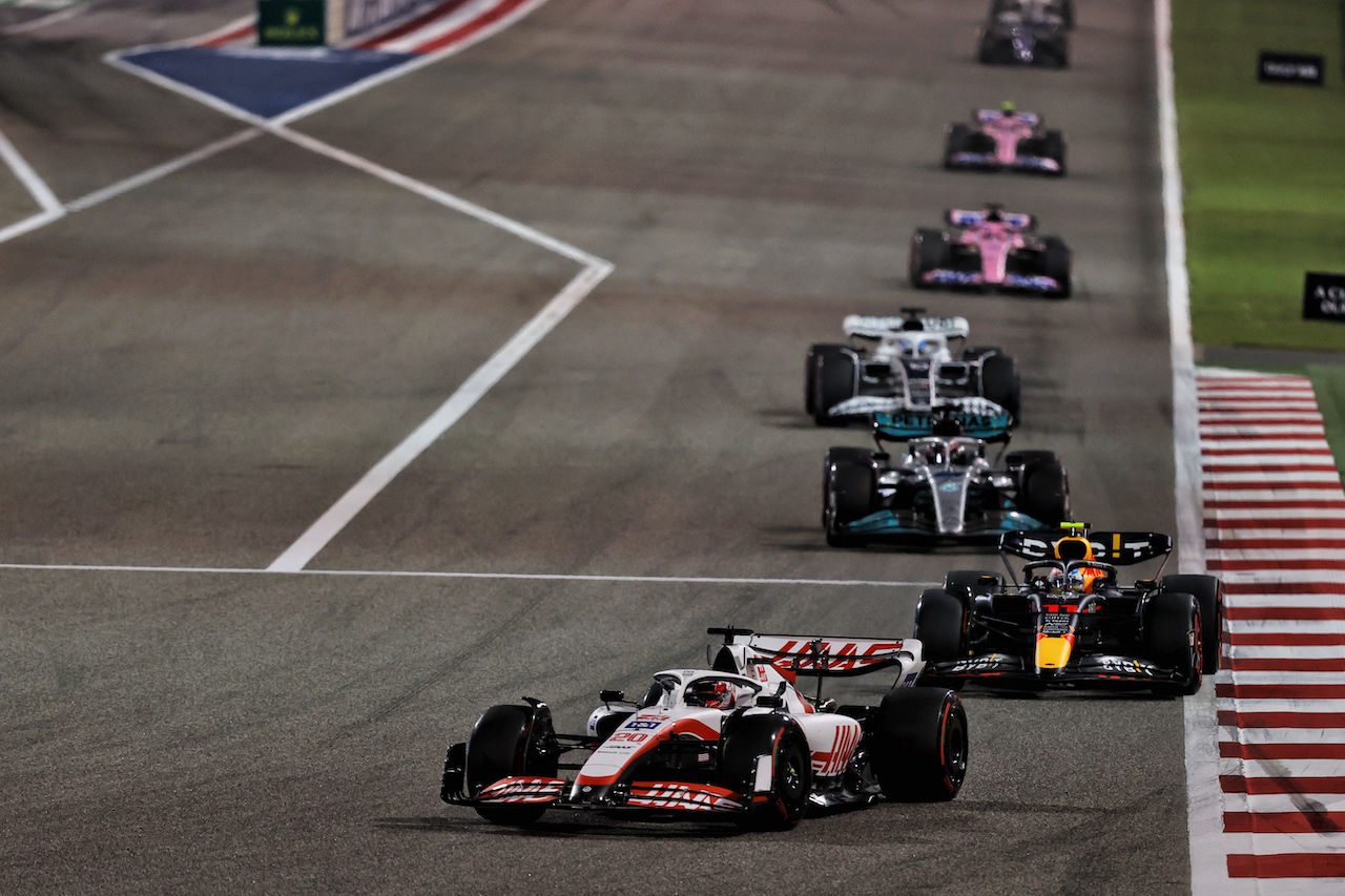 GP BAHRAIN, Kevin Magnussen (DEN) Haas VF-22.
20.03.2022. Formula 1 World Championship, Rd 1, Bahrain Grand Prix, Sakhir, Bahrain, Gara Day.
- www.xpbimages.com, EMail: requests@xpbimages.com © Copyright: Moy / XPB Images