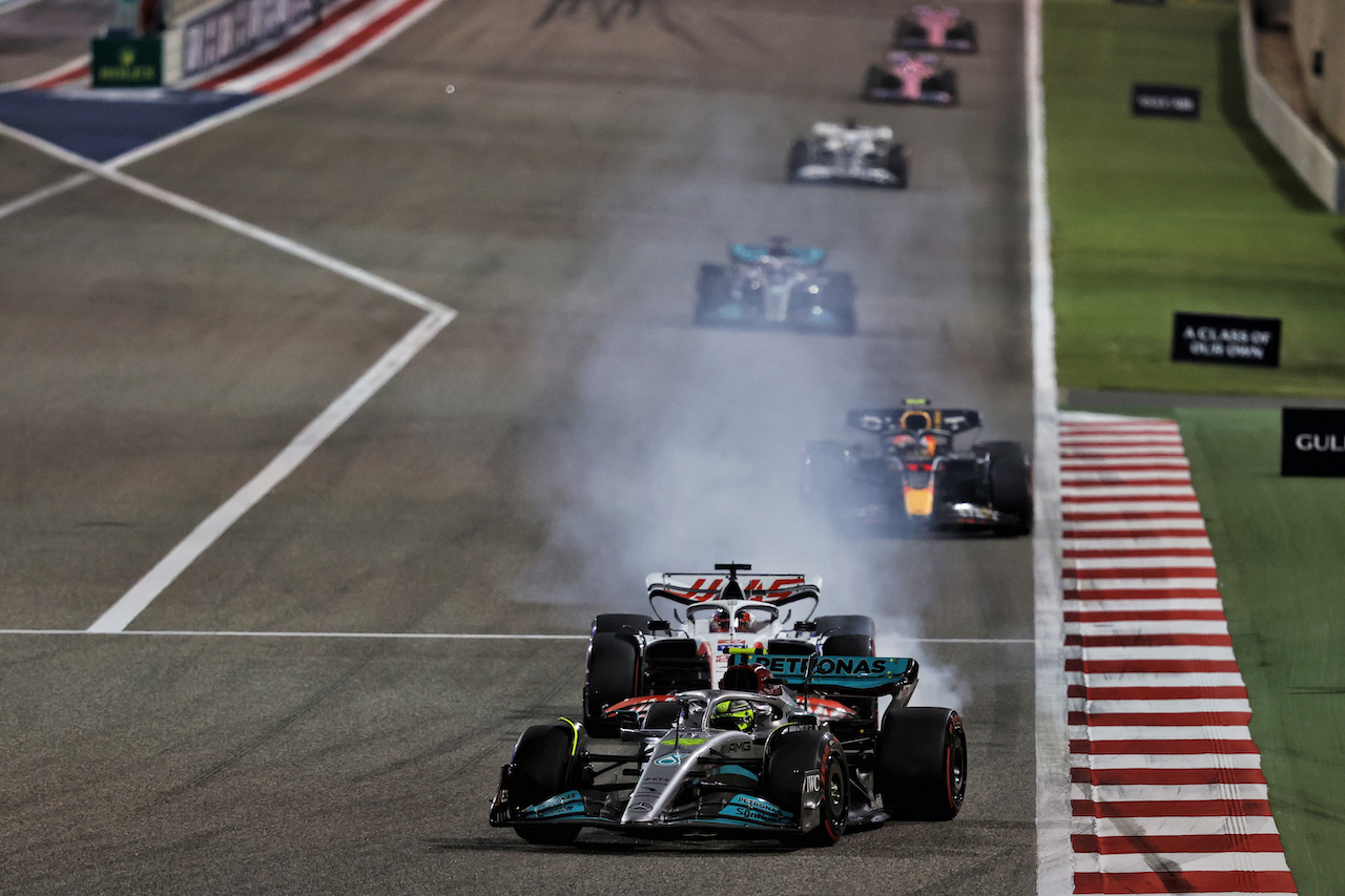 GP BAHRAIN, Lewis Hamilton (GBR) Mercedes AMG F1 W13.
20.03.2022. Formula 1 World Championship, Rd 1, Bahrain Grand Prix, Sakhir, Bahrain, Gara Day.
- www.xpbimages.com, EMail: requests@xpbimages.com © Copyright: Moy / XPB Images