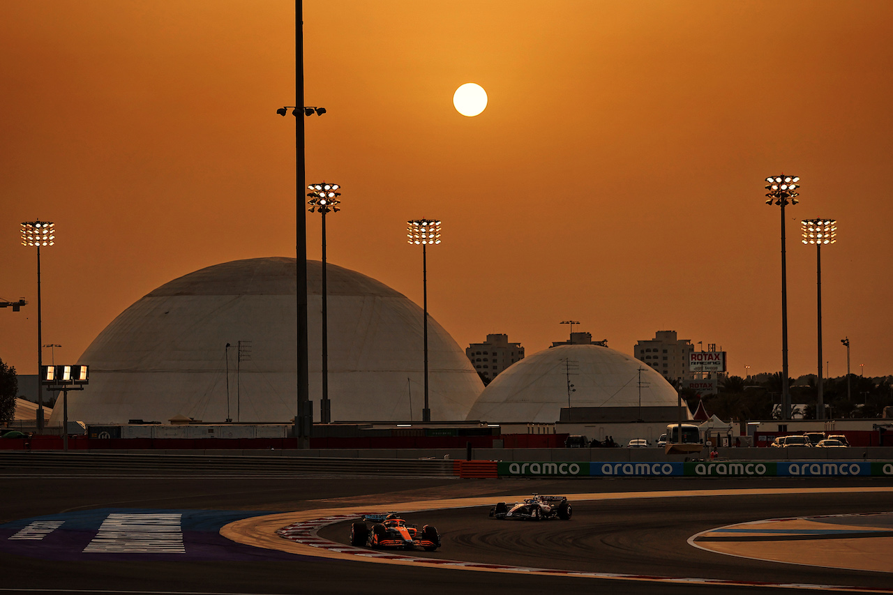 GP BAHRAIN, Daniel Ricciardo (AUS) McLaren MCL36.
20.03.2022. Formula 1 World Championship, Rd 1, Bahrain Grand Prix, Sakhir, Bahrain, Gara Day.
- www.xpbimages.com, EMail: requests@xpbimages.com © Copyright: Moy / XPB Images