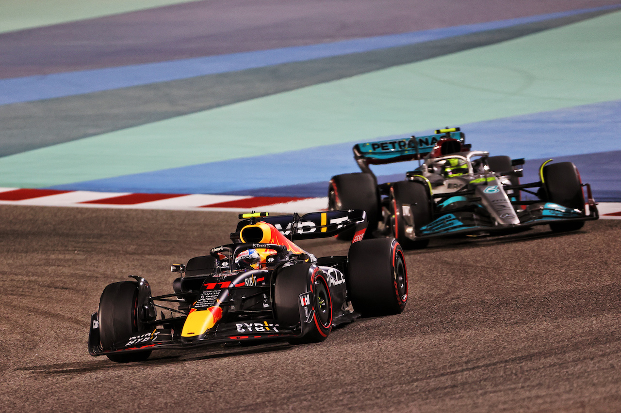 GP BAHRAIN, Sergio Perez (MEX) Red Bull Racing RB18.
20.03.2022. Formula 1 World Championship, Rd 1, Bahrain Grand Prix, Sakhir, Bahrain, Gara Day.
- www.xpbimages.com, EMail: requests@xpbimages.com © Copyright: Charniaux / XPB Images