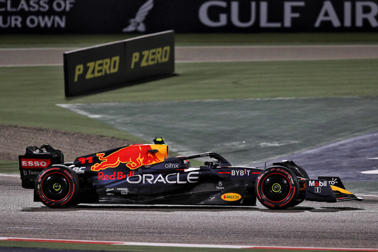 GP BAHRAIN, Sergio Perez (MEX) Red Bull Racing RB18 retired from the race.
20.03.2022. Formula 1 World Championship, Rd 1, Bahrain Grand Prix, Sakhir, Bahrain, Gara Day.
 - www.xpbimages.com, EMail: requests@xpbimages.com © Copyright: Coates / XPB Images