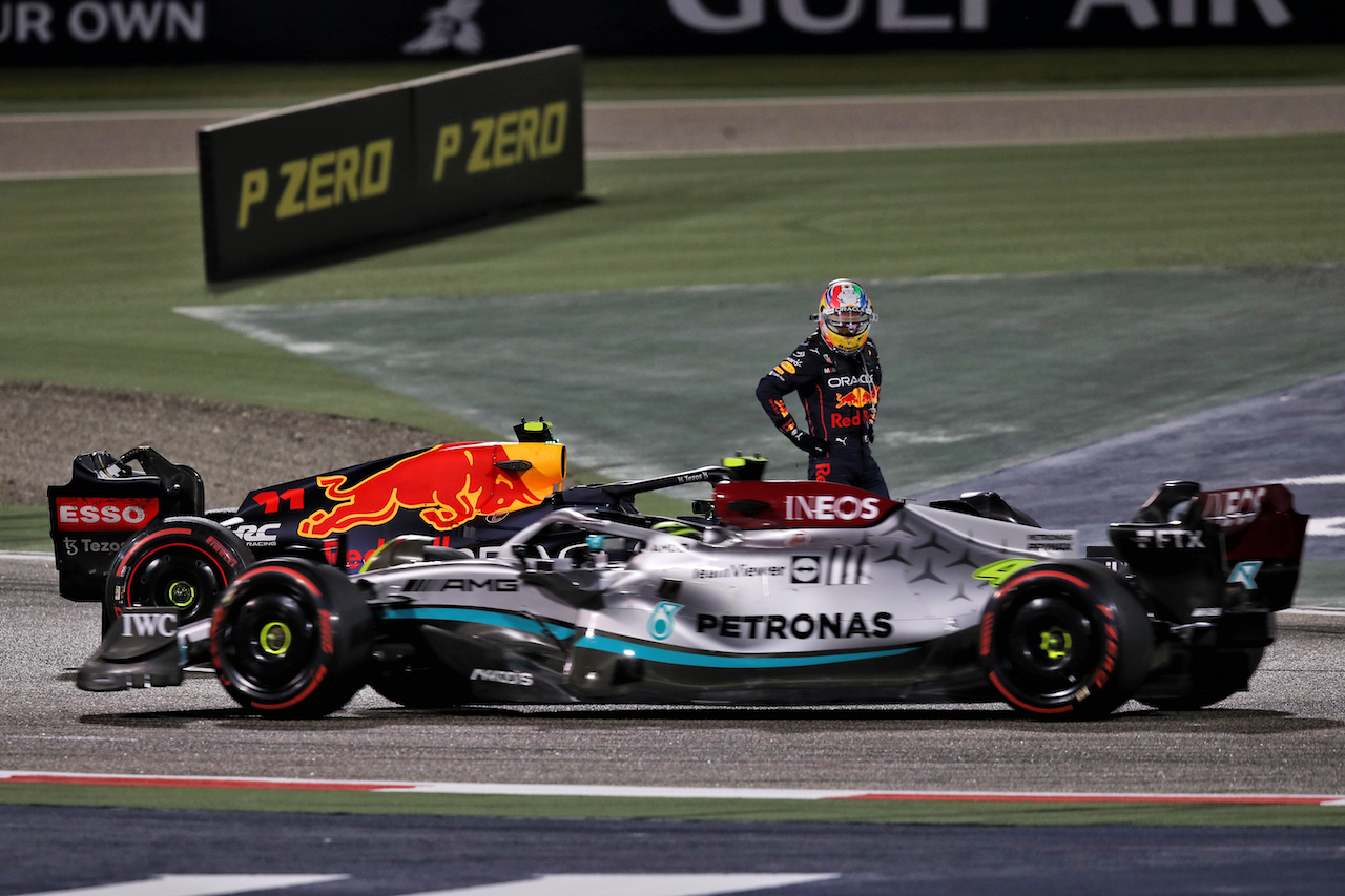 GP BAHRAIN, Sergio Perez (MEX) Red Bull Racing RB18 retired from the race.
20.03.2022. Formula 1 World Championship, Rd 1, Bahrain Grand Prix, Sakhir, Bahrain, Gara Day.
 - www.xpbimages.com, EMail: requests@xpbimages.com © Copyright: Coates / XPB Images