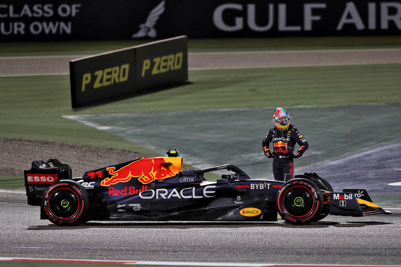 GP BAHRAIN, Sergio Perez (MEX) Red Bull Racing RB18 retired from the race.
20.03.2022. Formula 1 World Championship, Rd 1, Bahrain Grand Prix, Sakhir, Bahrain, Gara Day.
 - www.xpbimages.com, EMail: requests@xpbimages.com © Copyright: Coates / XPB Images