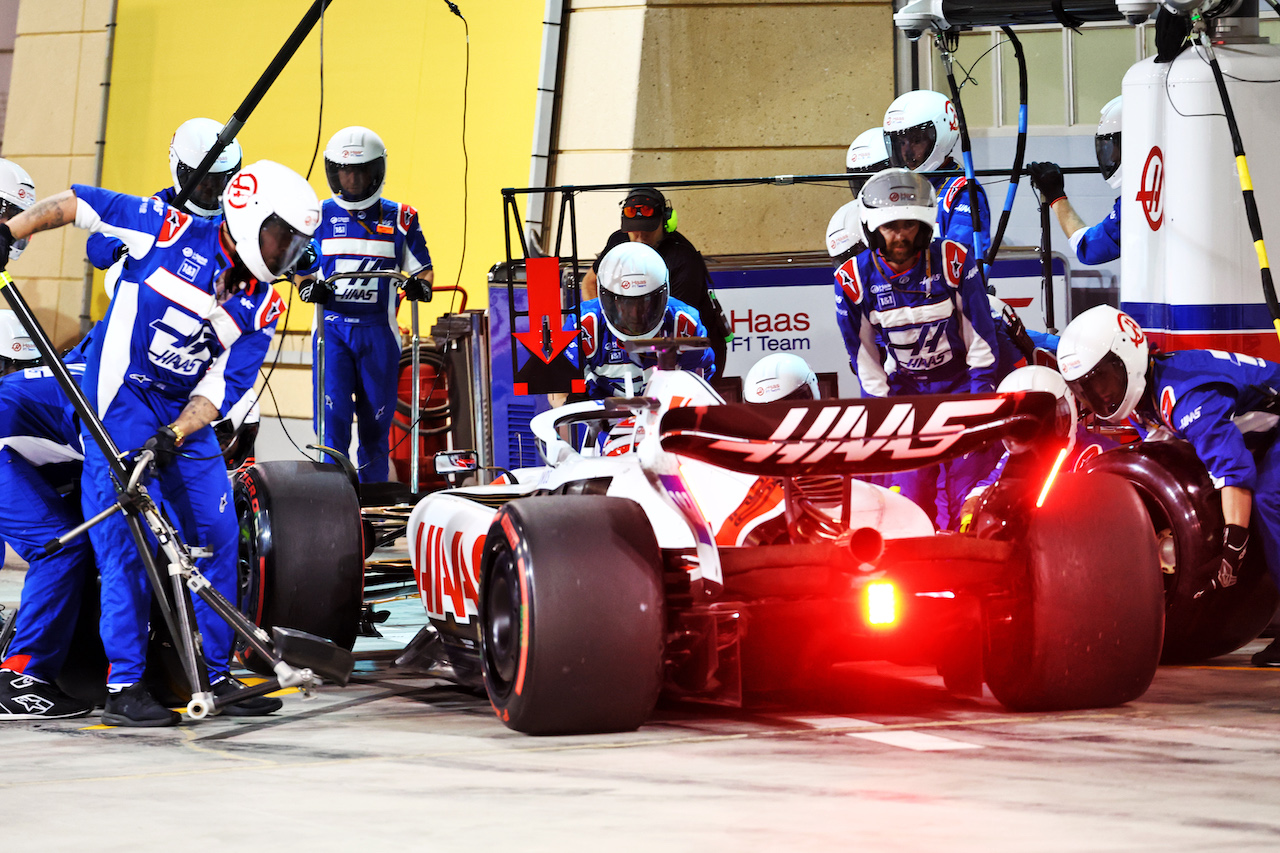 GP BAHRAIN, Kevin Magnussen (DEN) Haas VF-22 mapiu.
20.03.2022. Formula 1 World Championship, Rd 1, Bahrain Grand Prix, Sakhir, Bahrain, Gara Day.
- www.xpbimages.com, EMail: requests@xpbimages.com © Copyright: Batchelor / XPB Images