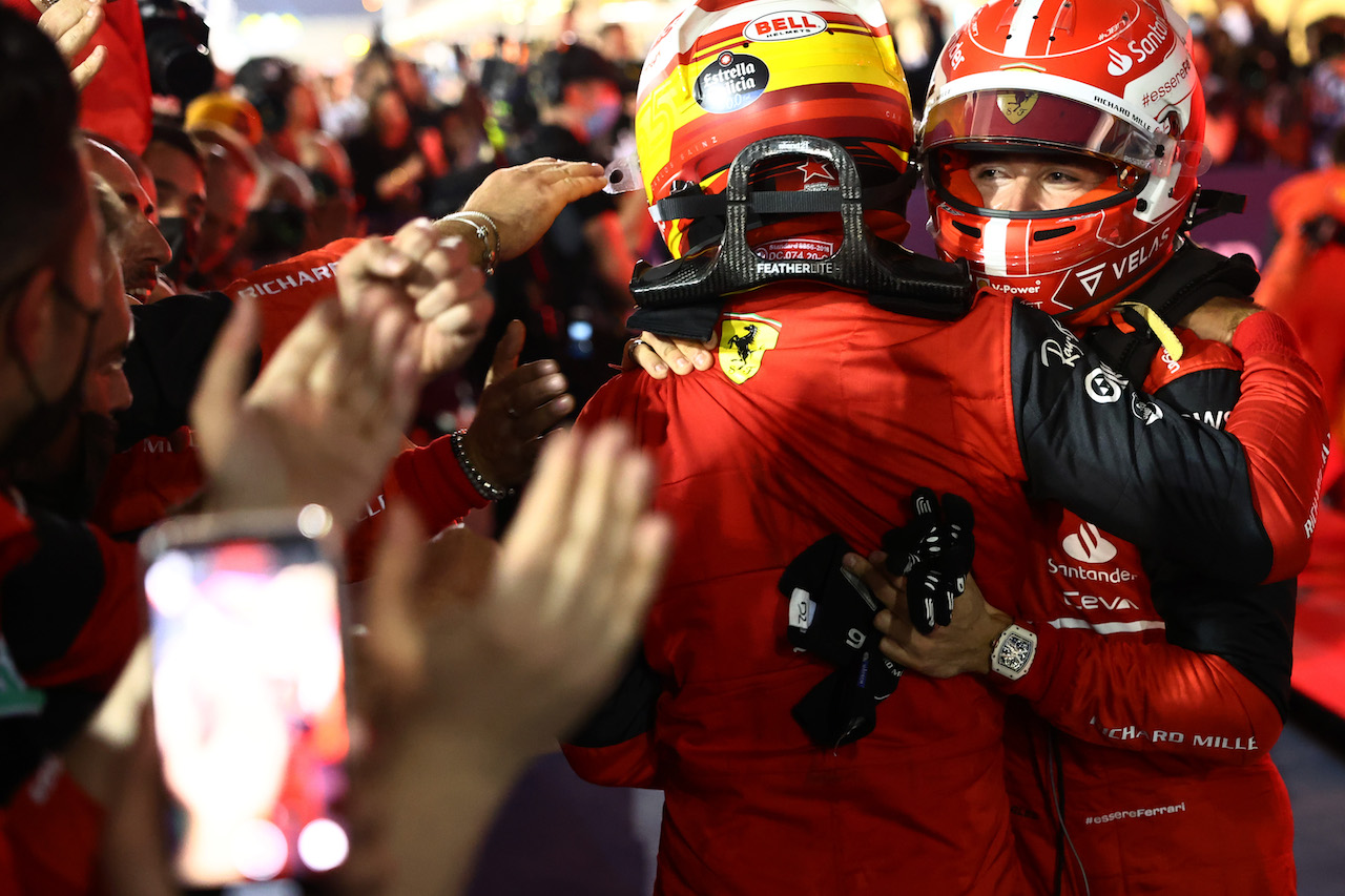 GP BAHRAIN, 2nd place Carlos Sainz Jr (ESP) Ferrari with 1st place Charles Leclerc (MON) Ferrari.
20.03.2022. Formula 1 World Championship, Rd 1, Bahrain Grand Prix, Sakhir, Bahrain, Gara Day.
- www.xpbimages.com, EMail: requests@xpbimages.com ¬© Copyright: Batchelor / XPB Images