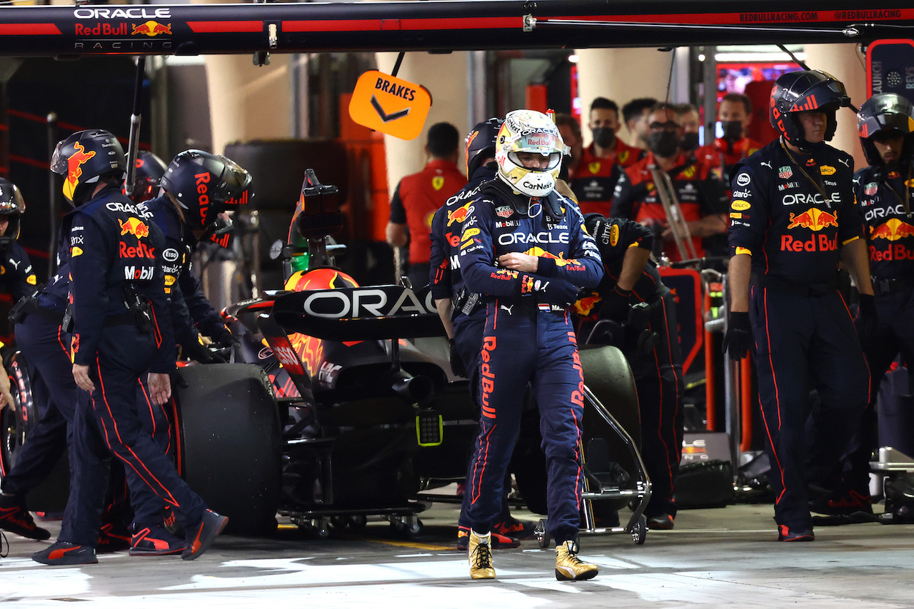 GP BAHRAIN, Max Verstappen (NLD) Red Bull Racing RB18 retires from the race.
20.03.2022. Formula 1 World Championship, Rd 1, Bahrain Grand Prix, Sakhir, Bahrain, Gara Day.
- www.xpbimages.com, EMail: requests@xpbimages.com ¬© Copyright: Batchelor / XPB Images