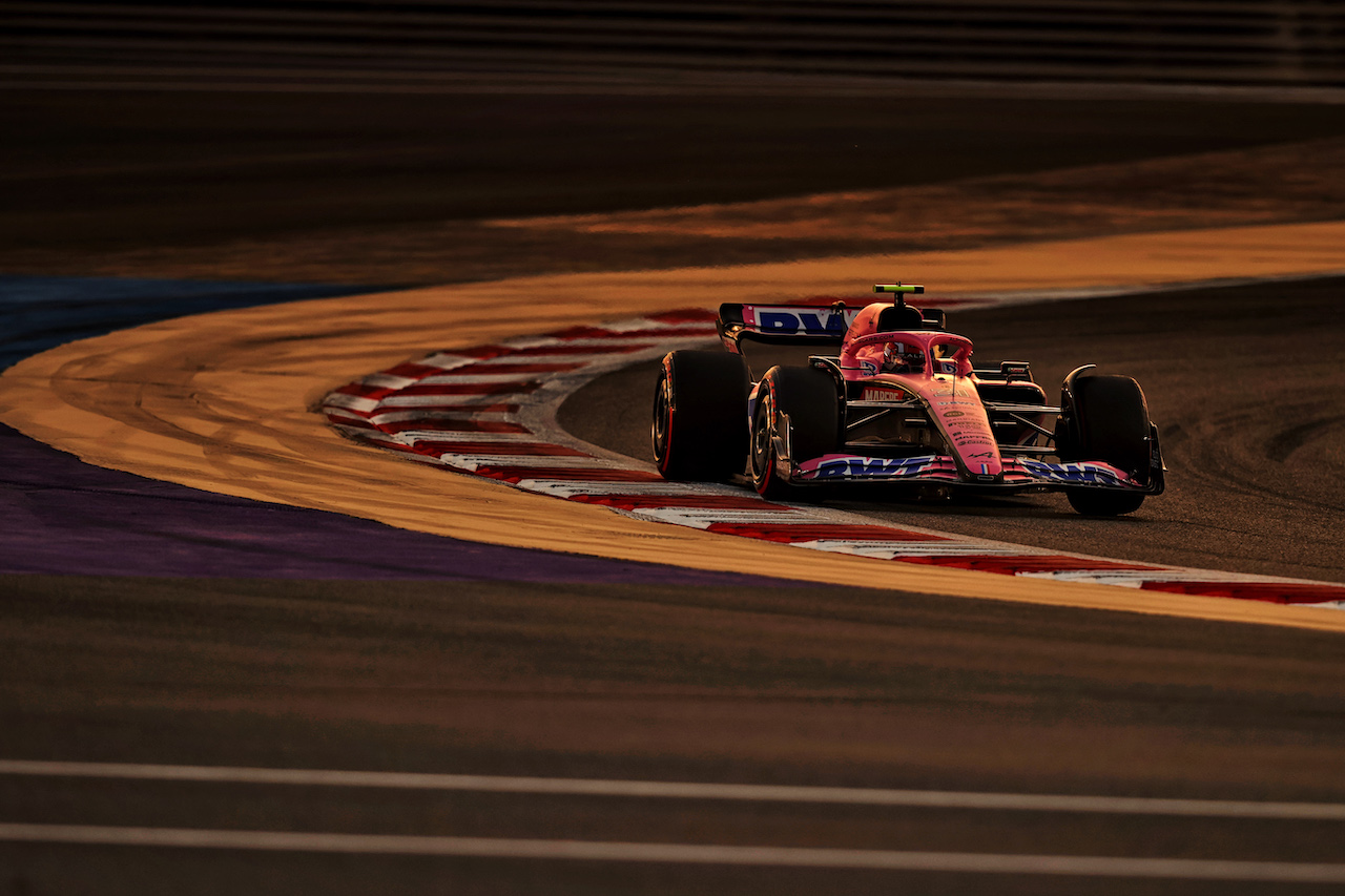 GP BAHRAIN, Esteban Ocon (FRA) Alpine F1 Team A522.
20.03.2022. Formula 1 World Championship, Rd 1, Bahrain Grand Prix, Sakhir, Bahrain, Gara Day.
- www.xpbimages.com, EMail: requests@xpbimages.com © Copyright: Moy / XPB Images