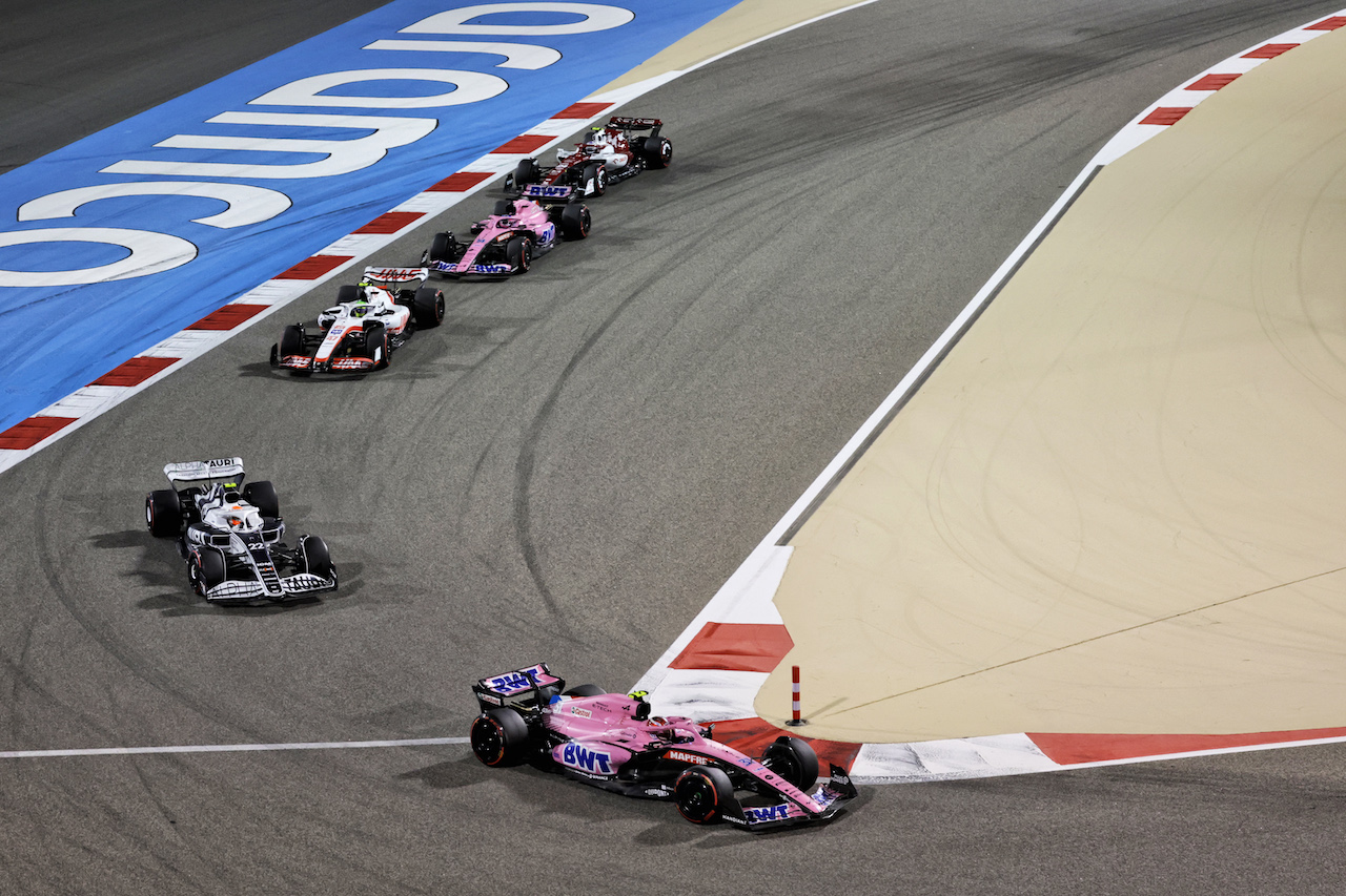 GP BAHRAIN, Esteban Ocon (FRA) Alpine F1 Team A522.
20.03.2022. Formula 1 World Championship, Rd 1, Bahrain Grand Prix, Sakhir, Bahrain, Gara Day.
- www.xpbimages.com, EMail: requests@xpbimages.com © Copyright: Bearne / XPB Images