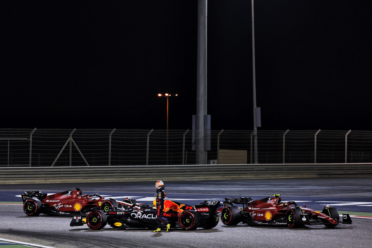 GP BAHRAIN, Sergio Perez (MEX) Red Bull Racing RB18 retired from the race.
20.03.2022. Formula 1 World Championship, Rd 1, Bahrain Grand Prix, Sakhir, Bahrain, Gara Day.
- www.xpbimages.com, EMail: requests@xpbimages.com © Copyright: Bearne / XPB Images