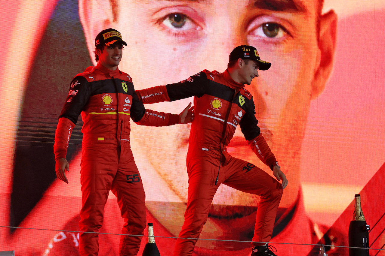 GP BAHRAIN, Gara winner Charles Leclerc (MON) Ferrari (Right) celebrates with second placed team mate Carlos Sainz Jr (ESP) Ferrari on the podium.
20.03.2022. Formula 1 World Championship, Rd 1, Bahrain Grand Prix, Sakhir, Bahrain, Gara Day.
- www.xpbimages.com, EMail: requests@xpbimages.com © Copyright: Moy / XPB Images