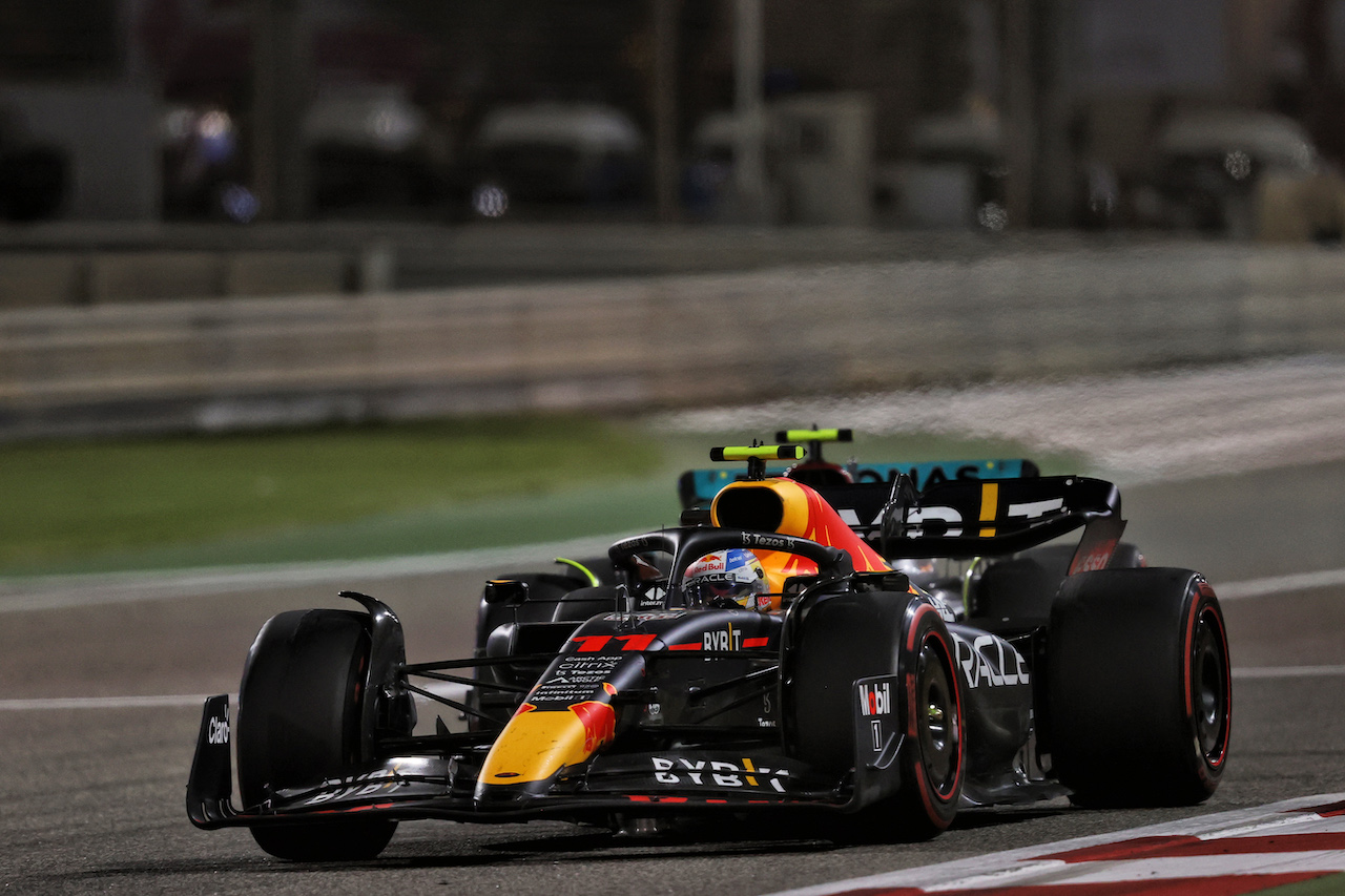 GP BAHRAIN, Sergio Perez (MEX) Red Bull Racing RB18.
20.03.2022. Formula 1 World Championship, Rd 1, Bahrain Grand Prix, Sakhir, Bahrain, Gara Day.
- www.xpbimages.com, EMail: requests@xpbimages.com © Copyright: Moy / XPB Images