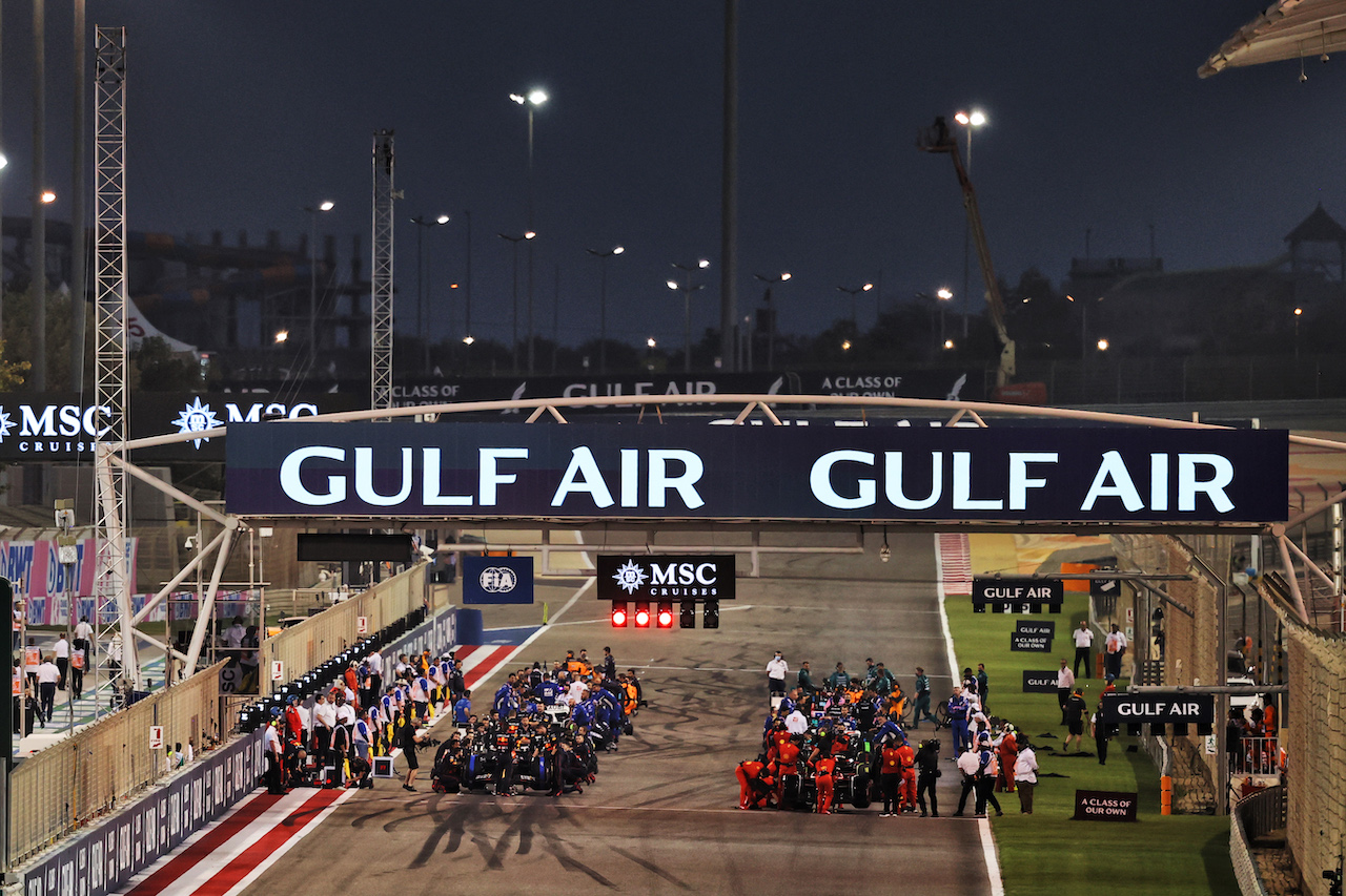 GP BAHRAIN, The grid before the partenza of the race.
20.03.2022. Formula 1 World Championship, Rd 1, Bahrain Grand Prix, Sakhir, Bahrain, Gara Day.
- www.xpbimages.com, EMail: requests@xpbimages.com © Copyright: Moy / XPB Images