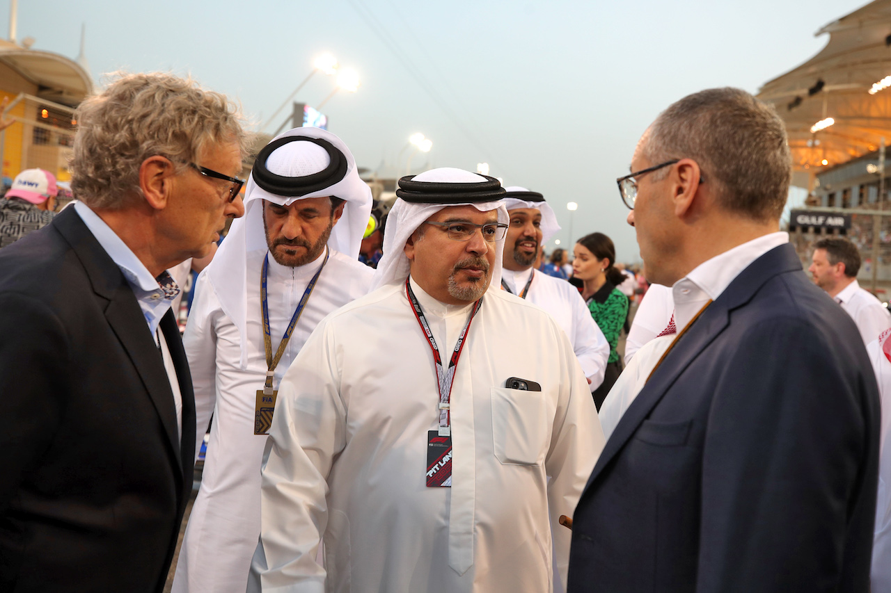 GP BAHRAIN, (L to R): Hermann Tilke (GER) Circuit Designer with Crown Prince Shaikh Salman bin Isa Hamad Al Khalifa (BRN) e Stefano Domenicali (ITA) Formula One President e CEO on the grid.
20.03.2022. Formula 1 World Championship, Rd 1, Bahrain Grand Prix, Sakhir, Bahrain, Gara Day.
 - www.xpbimages.com, EMail: requests@xpbimages.com © Copyright: Coates / XPB Images