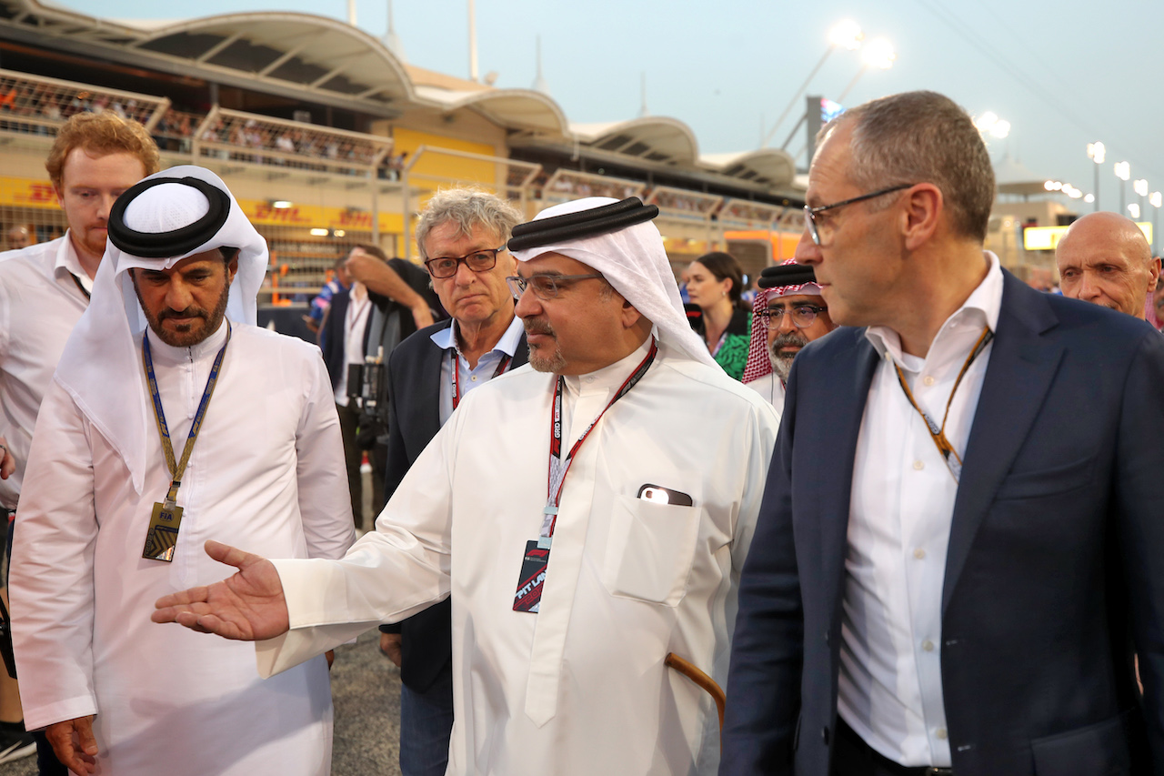 GP BAHRAIN, (L to R): Mohammed Bin Sulayem (UAE) FIA President; Hermann Tilke (GER) Circuit Designer with Crown Prince Shaikh Salman bin Isa Hamad Al Khalifa (BRN) e Stefano Domenicali (ITA) Formula One President e CEO on the grid.
20.03.2022. Formula 1 World Championship, Rd 1, Bahrain Grand Prix, Sakhir, Bahrain, Gara Day.
 - www.xpbimages.com, EMail: requests@xpbimages.com © Copyright: Coates / XPB Images