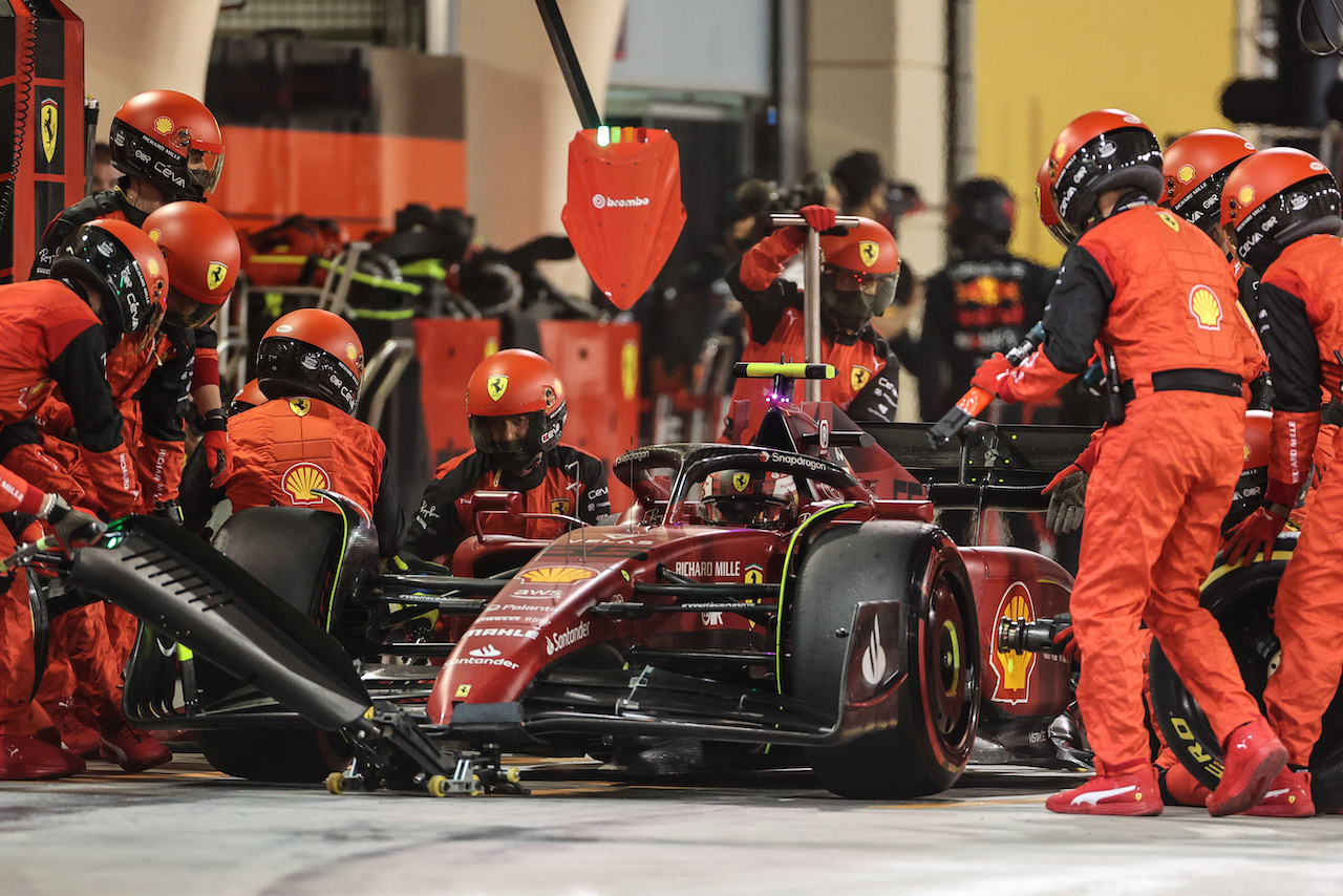 GP BAHRAIN, Carlos Sainz Jr (ESP), Ferrari 
20.03.2022. Formula 1 World Championship, Rd 1, Bahrain Grand Prix, Sakhir, Bahrain, Gara Day.
- www.xpbimages.com, EMail: requests@xpbimages.com ¬© Copyright: Charniaux / XPB Images