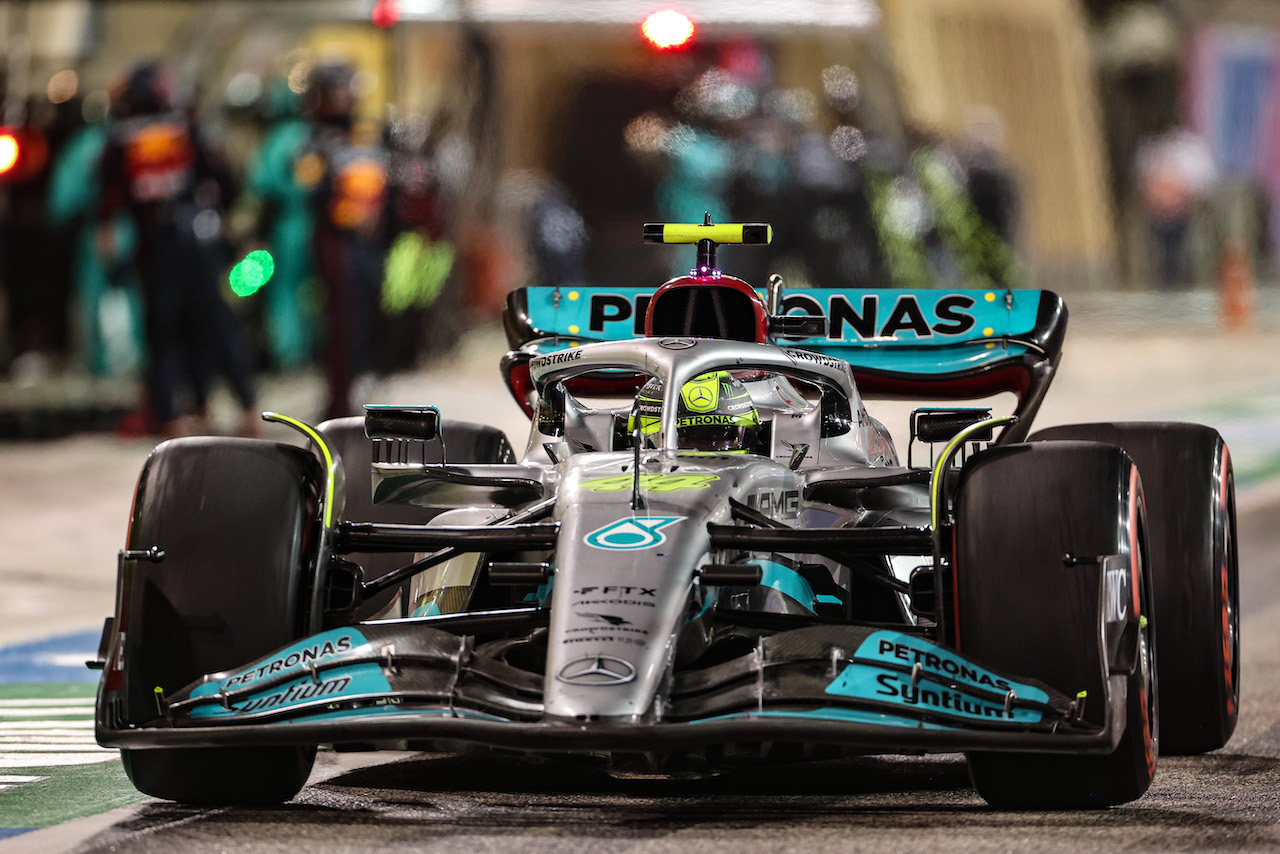 GP BAHRAIN, Lewis Hamilton (GBR), Mercedes AMG F1  
20.03.2022. Formula 1 World Championship, Rd 1, Bahrain Grand Prix, Sakhir, Bahrain, Gara Day.
- www.xpbimages.com, EMail: requests@xpbimages.com ¬© Copyright: Charniaux / XPB Images