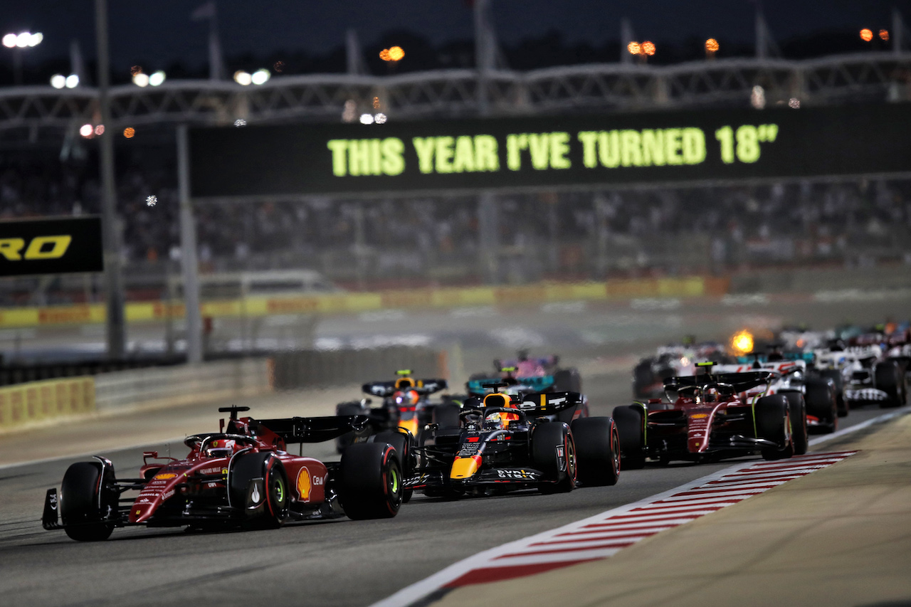 GP BAHRAIN, Charles Leclerc (MON) Ferrari F1-75 davanti a at the partenza of the race.
20.03.2022. Formula 1 World Championship, Rd 1, Bahrain Grand Prix, Sakhir, Bahrain, Gara Day.
 - www.xpbimages.com, EMail: requests@xpbimages.com © Copyright: Coates / XPB Images