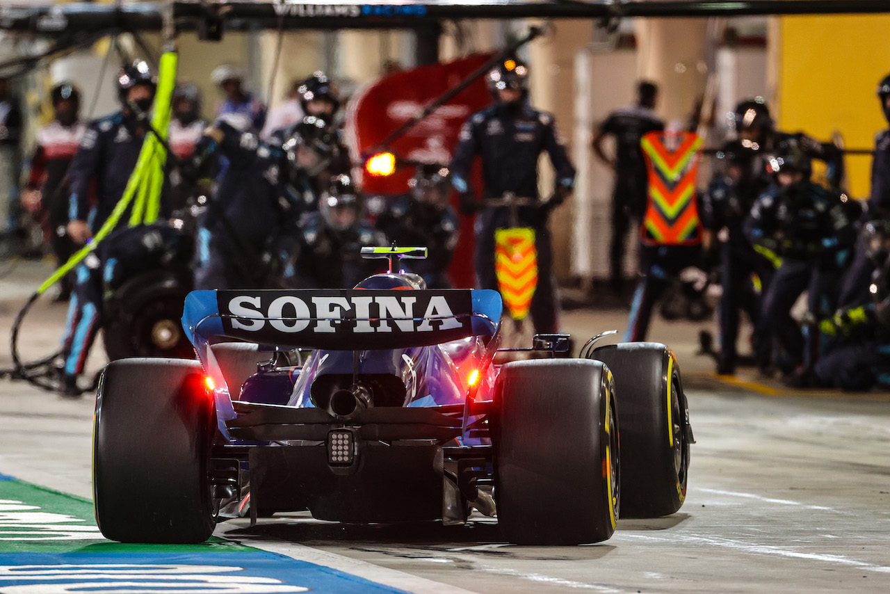 GP BAHRAIN, Nicholas Latifi (CDN), Williams Racing 
20.03.2022. Formula 1 World Championship, Rd 1, Bahrain Grand Prix, Sakhir, Bahrain, Gara Day.
- www.xpbimages.com, EMail: requests@xpbimages.com © Copyright: Charniaux / XPB Images