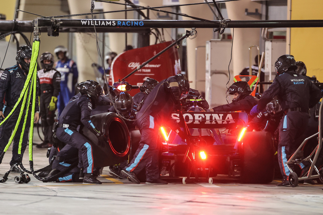 GP BAHRAIN, Nicholas Latifi (CDN), Williams Racing 
20.03.2022. Formula 1 World Championship, Rd 1, Bahrain Grand Prix, Sakhir, Bahrain, Gara Day.
- www.xpbimages.com, EMail: requests@xpbimages.com ¬© Copyright: Charniaux / XPB Images