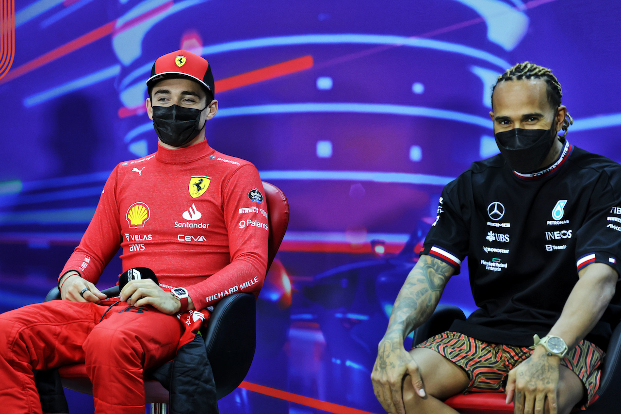 GP BAHRAIN, (L to R): Charles Leclerc (MON) Ferrari e Lewis Hamilton (GBR) Mercedes AMG F1 in the post race FIA Press Conference.
20.03.2022. Formula 1 World Championship, Rd 1, Bahrain Grand Prix, Sakhir, Bahrain, Gara Day.
- www.xpbimages.com, EMail: requests@xpbimages.com © Copyright: Bearne / XPB Images