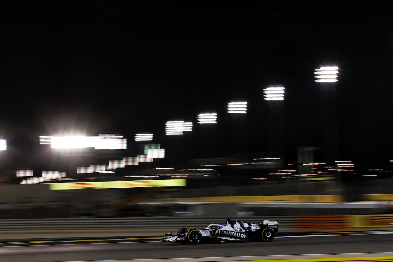 GP BAHRAIN, Pierre Gasly (FRA) AlphaTauri AT03.
20.03.2022. Formula 1 World Championship, Rd 1, Bahrain Grand Prix, Sakhir, Bahrain, Gara Day.
 - www.xpbimages.com, EMail: requests@xpbimages.com © Copyright: Coates / XPB Images