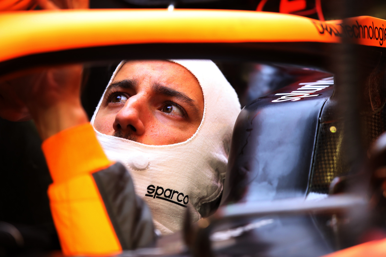 GP BAHRAIN, Daniel Ricciardo (AUS) McLaren MCL36.
20.03.2022. Formula 1 World Championship, Rd 1, Bahrain Grand Prix, Sakhir, Bahrain, Gara Day.
 - www.xpbimages.com, EMail: requests@xpbimages.com © Copyright: Coates / XPB Images