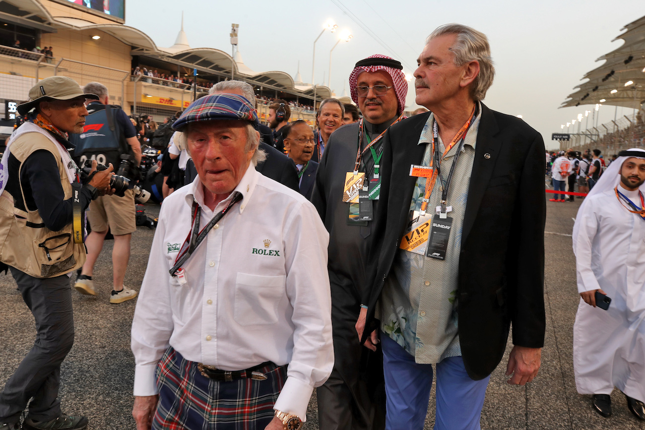 GP BAHRAIN, Jackie Stewart (GBR) with Gordon Murray (RSA) on the grid.
20.03.2022. Formula 1 World Championship, Rd 1, Bahrain Grand Prix, Sakhir, Bahrain, Gara Day.
 - www.xpbimages.com, EMail: requests@xpbimages.com © Copyright: Coates / XPB Images