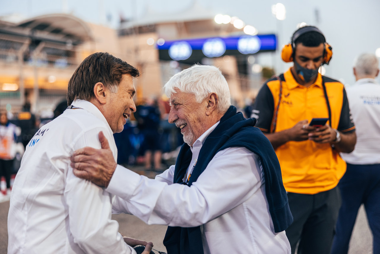 GP BAHRAIN, (L to R): Jost Capito (GER) Williams Racing Chief Executive Officer with Herbie Blash (GBR) FIA Permanent Senior Advisor to the FIA Gara Directors on the grid.
20.03.2022. Formula 1 World Championship, Rd 1, Bahrain Grand Prix, Sakhir, Bahrain, Gara Day.
- www.xpbimages.com, EMail: requests@xpbimages.com © Copyright: Bearne / XPB Images