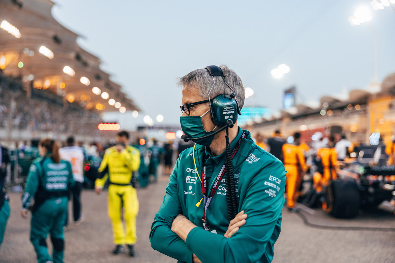 GP BAHRAIN, Mike Krack (LUX) Aston Martin F1 Team, Team Principal on the grid.
20.03.2022. Formula 1 World Championship, Rd 1, Bahrain Grand Prix, Sakhir, Bahrain, Gara Day.
- www.xpbimages.com, EMail: requests@xpbimages.com © Copyright: Bearne / XPB Images