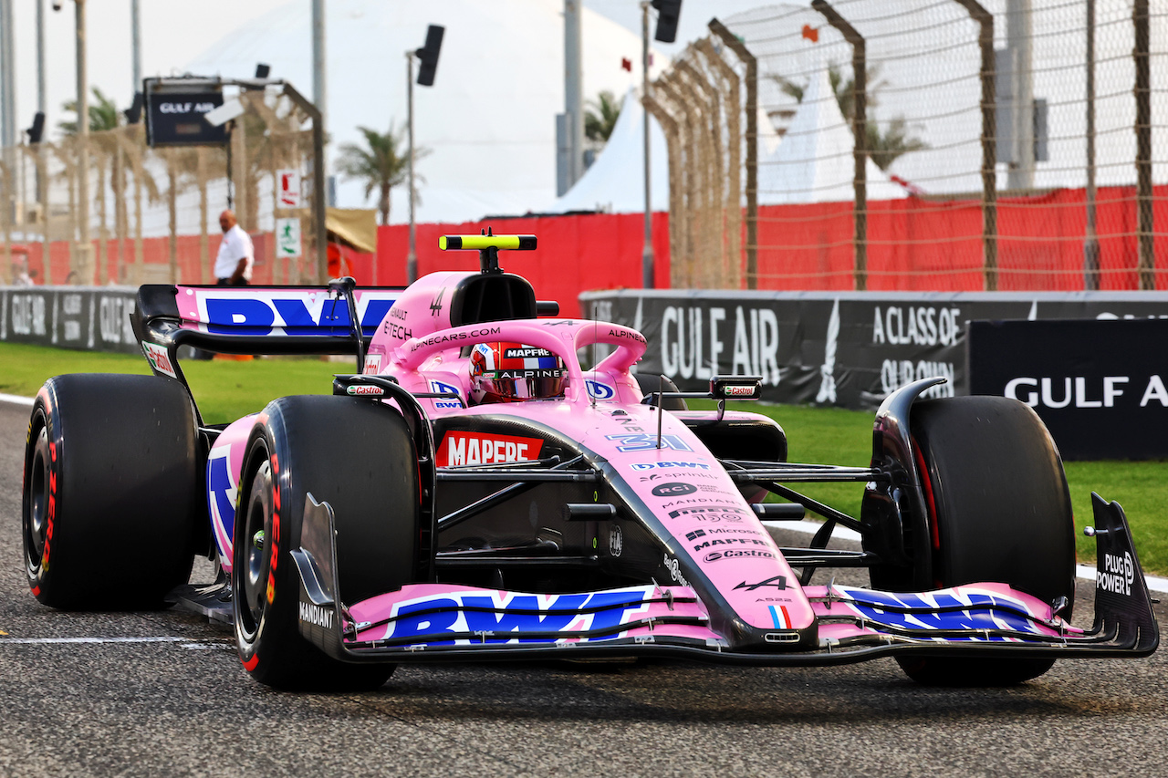 GP BAHRAIN, Esteban Ocon (FRA) Alpine F1 Team A522 on the grid.
20.03.2022. Formula 1 World Championship, Rd 1, Bahrain Grand Prix, Sakhir, Bahrain, Gara Day.
- www.xpbimages.com, EMail: requests@xpbimages.com © Copyright: Batchelor / XPB Images