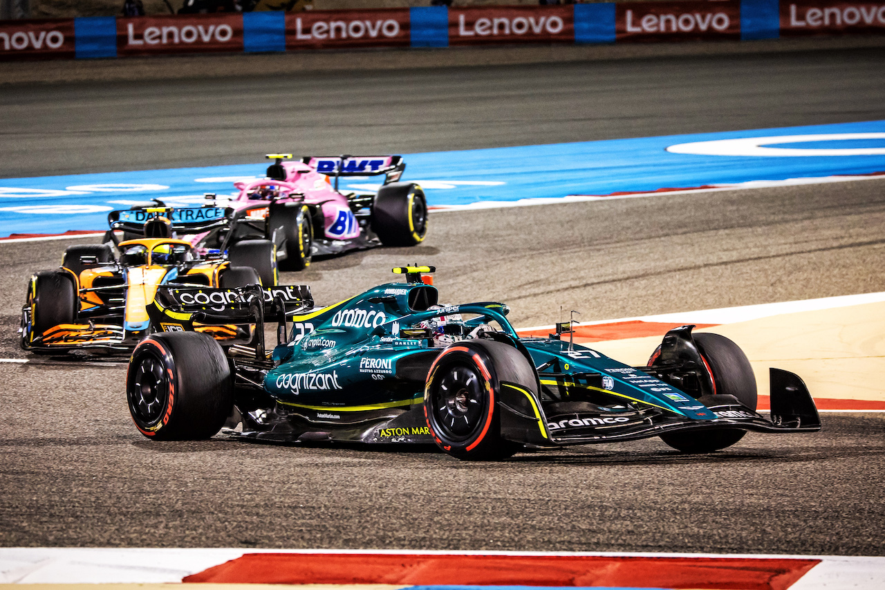 GP BAHRAIN, Nico Hulkenberg (GER) Aston Martin F1 Team Reserve Driver AMR22.
20.03.2022. Formula 1 World Championship, Rd 1, Bahrain Grand Prix, Sakhir, Bahrain, Gara Day.
- www.xpbimages.com, EMail: requests@xpbimages.com © Copyright: Bearne / XPB Images