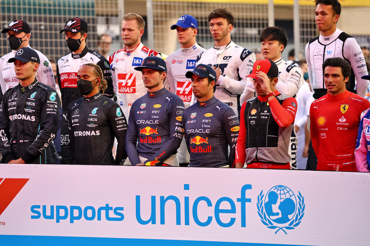 GP BAHRAIN, The drivers support Unicef on the grid.
20.03.2022. Formula 1 World Championship, Rd 1, Bahrain Grand Prix, Sakhir, Bahrain, Gara Day.
- www.xpbimages.com, EMail: requests@xpbimages.com © Copyright: Batchelor / XPB Images