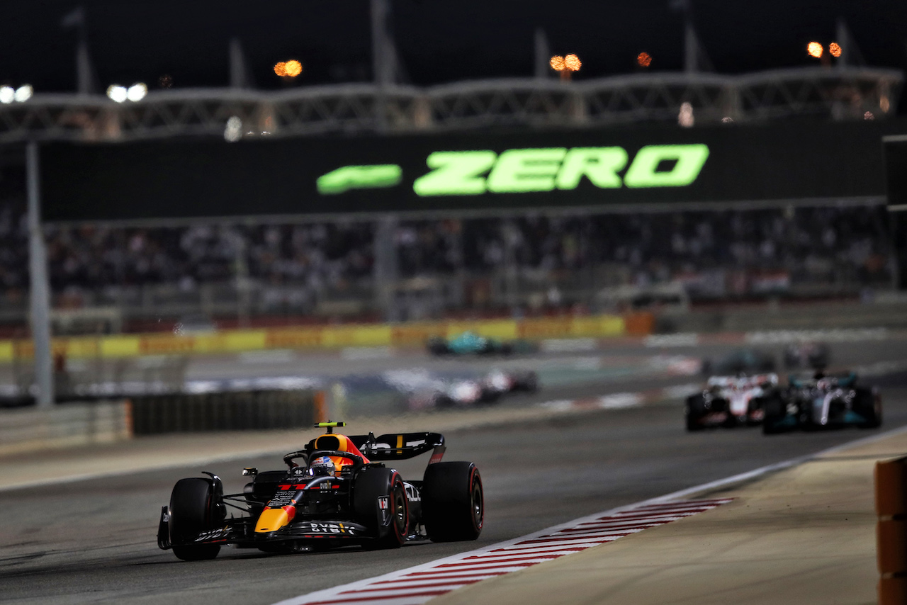 GP BAHRAIN, Sergio Perez (MEX) Red Bull Racing RB18.
20.03.2022. Formula 1 World Championship, Rd 1, Bahrain Grand Prix, Sakhir, Bahrain, Gara Day.
 - www.xpbimages.com, EMail: requests@xpbimages.com © Copyright: Coates / XPB Images