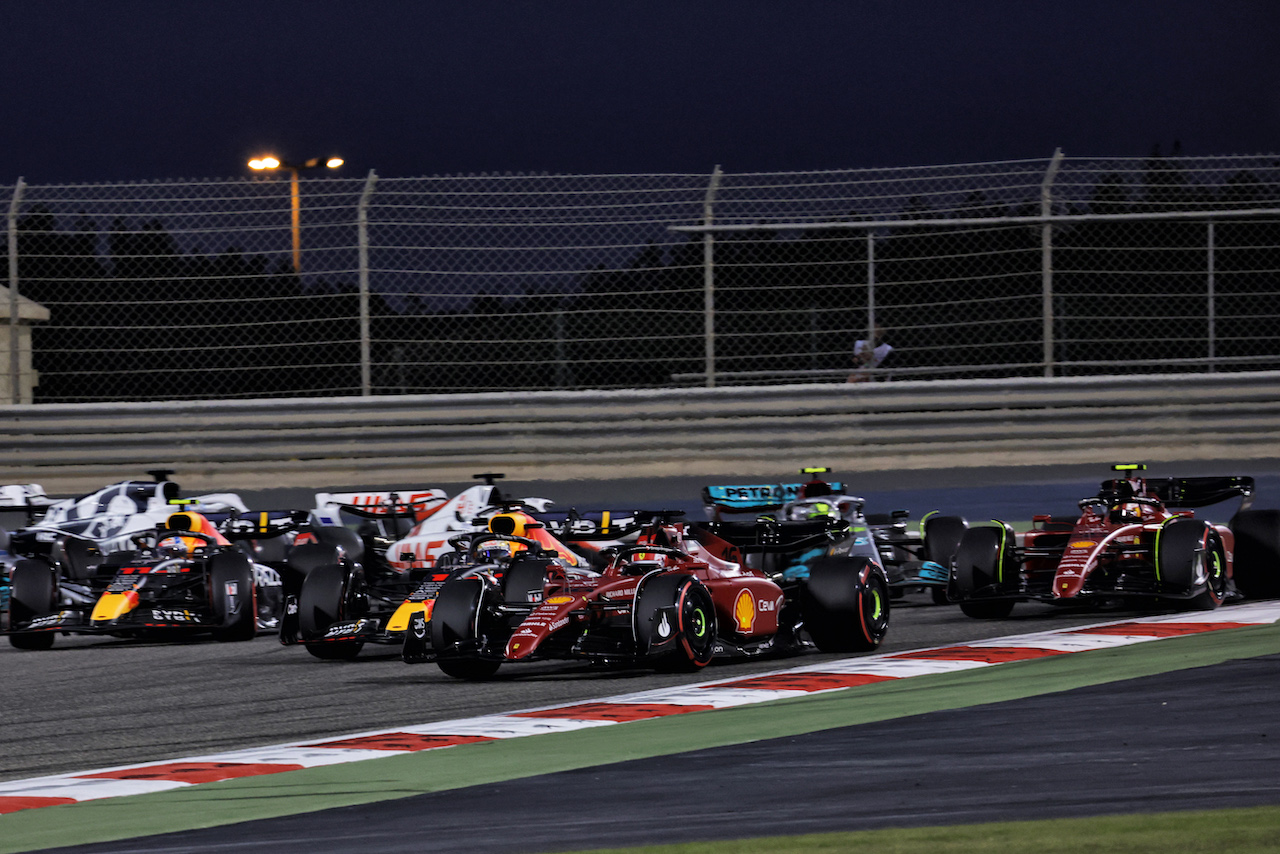 GP BAHRAIN, Charles Leclerc (MON) Ferrari F1-75 davanti a at the partenza of the race.
20.03.2022. Formula 1 World Championship, Rd 1, Bahrain Grand Prix, Sakhir, Bahrain, Gara Day.
- www.xpbimages.com, EMail: requests@xpbimages.com © Copyright: Bearne / XPB Images