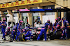 GP BAHRAIN, Fernando Alonso (ESP) Alpine F1 Team A522 makes a pit stop.
20.03.2022. Formula 1 World Championship, Rd 1, Bahrain Grand Prix, Sakhir, Bahrain, Gara Day.
- www.xpbimages.com, EMail: requests@xpbimages.com © Copyright: Batchelor / XPB Images