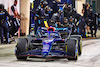 GP BAHRAIN, Alexander Albon (THA) Williams Racing FW44 makes a pit stop.
20.03.2022. Formula 1 World Championship, Rd 1, Bahrain Grand Prix, Sakhir, Bahrain, Gara Day.
- www.xpbimages.com, EMail: requests@xpbimages.com © Copyright: Batchelor / XPB Images