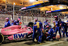 GP BAHRAIN, Esteban Ocon (FRA) Alpine F1 Team A522 makes a pit stop.
20.03.2022. Formula 1 World Championship, Rd 1, Bahrain Grand Prix, Sakhir, Bahrain, Gara Day.
- www.xpbimages.com, EMail: requests@xpbimages.com © Copyright: Batchelor / XPB Images