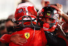 GP BAHRAIN, Charles Leclerc (FRA), Ferrari e Carlos Sainz Jr (ESP), Ferrari 
20.03.2022. Formula 1 World Championship, Rd 1, Bahrain Grand Prix, Sakhir, Bahrain, Gara Day.
- www.xpbimages.com, EMail: requests@xpbimages.com © Copyright: Charniaux / XPB Images