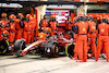 GP BAHRAIN, Charles Leclerc (MON) Ferrari F1-75 pit stop.
20.03.2022. Formula 1 World Championship, Rd 1, Bahrain Grand Prix, Sakhir, Bahrain, Gara Day.
- www.xpbimages.com, EMail: requests@xpbimages.com ¬© Copyright: Batchelor / XPB Images